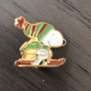 Vintage Snoopy ski pin